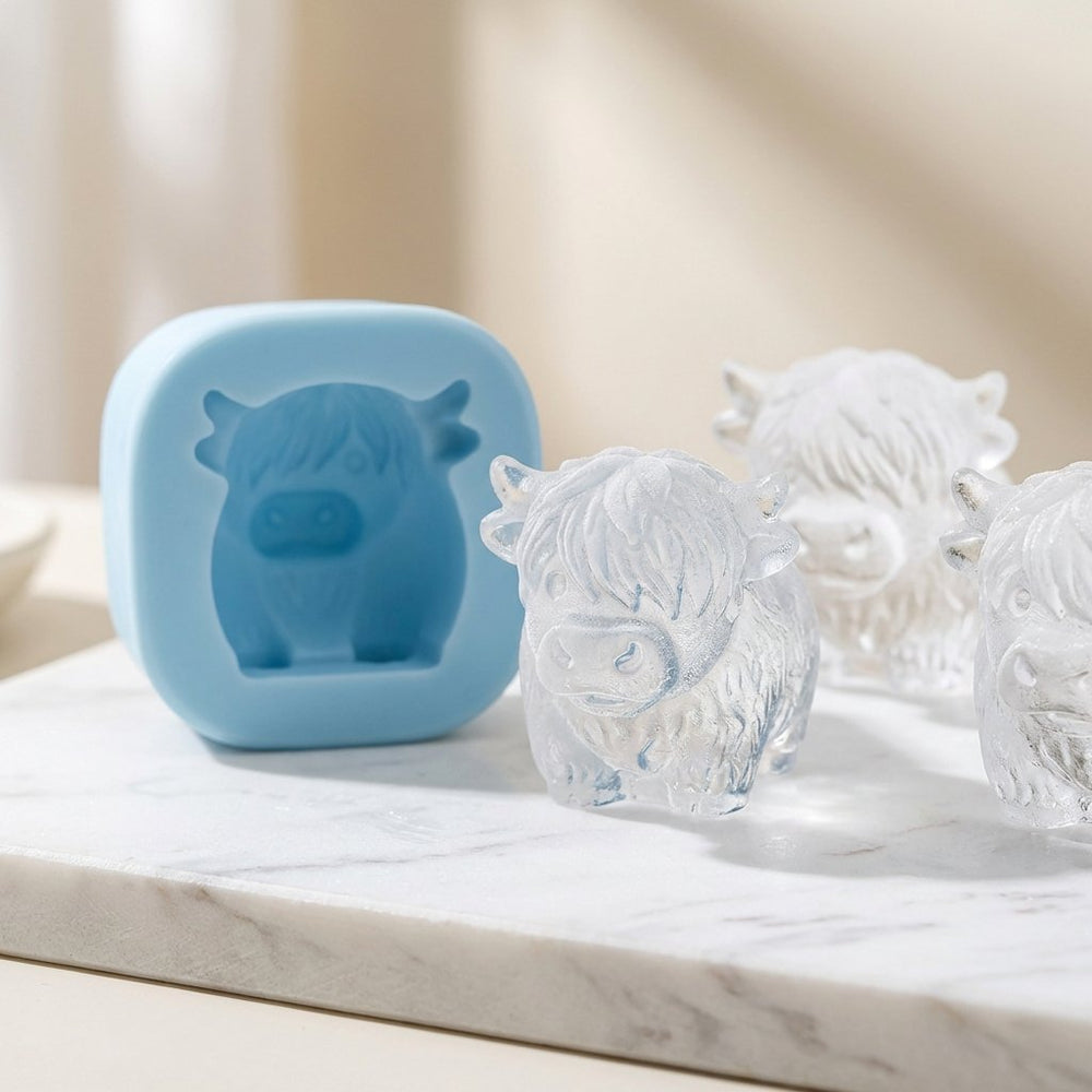 Highland Cow Ice Cube Tray – Silicone, 6 Cavities & BPA-Free