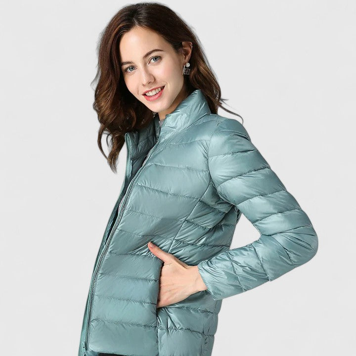Optimized Product Title: "Melorynne Elegante Damenjacke - Stilvolle, Hochwertige Übergangsjacke für Modebewusste Frauen" 

This title includes relevant keywords, specifies the target audience (women), and highlights key features (stylish, high-quality, tr