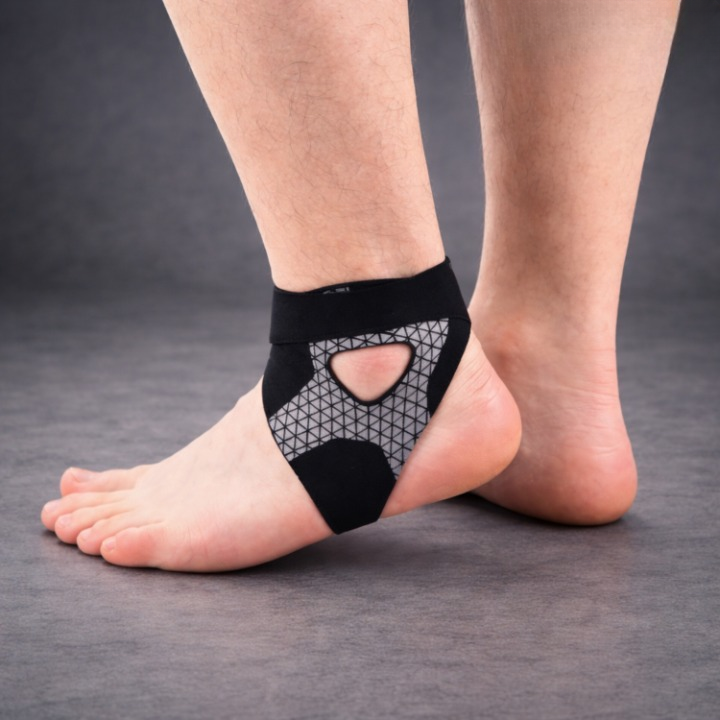 Enhanced Product Title: "Verstellbare Knöchelbandage mit Klettverschluss – Optimaler Halt und Stabilität für Verletzungsprävention" 

This title includes relevant keywords while emphasizing the product's features and benefits, making it more appealing for