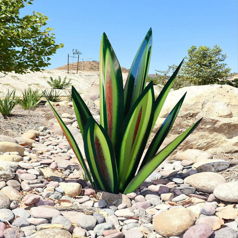 Solar Agave Garden Light – Handcrafted Metal, Weatherproof & Warm LED Glow