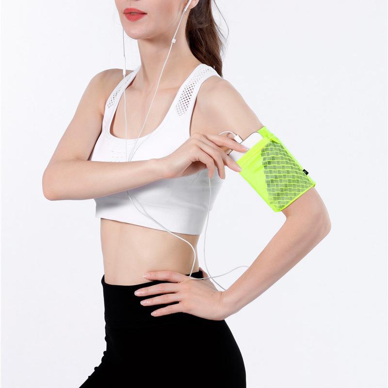 Running Wristband Phone Holder – Reflective, Adjustable 19–32cm, Lightweight 30g