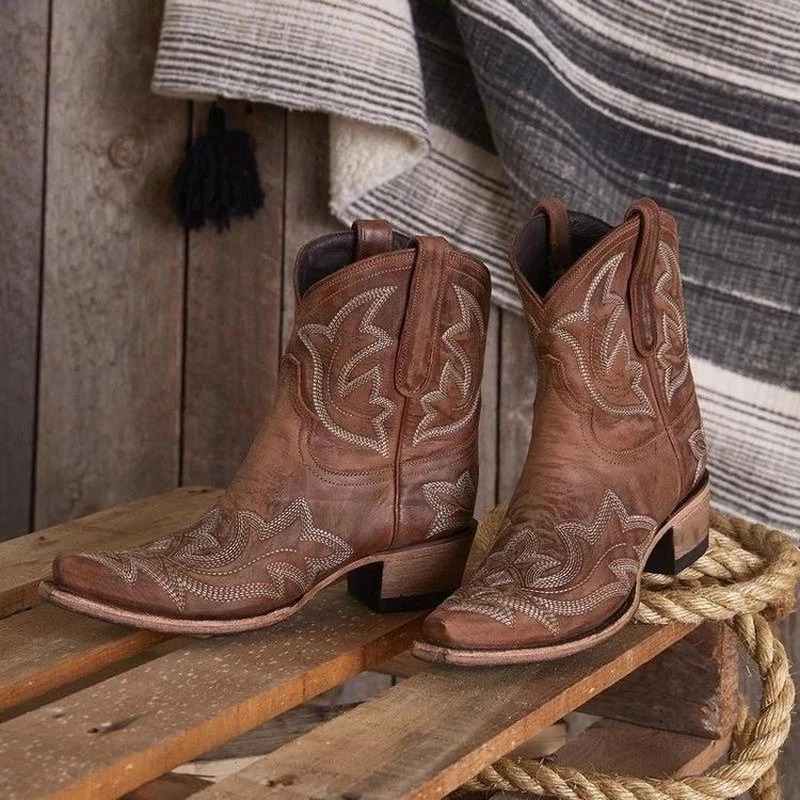 Dakota Autumn Edition – Embroidered Leather Cowboy Booties