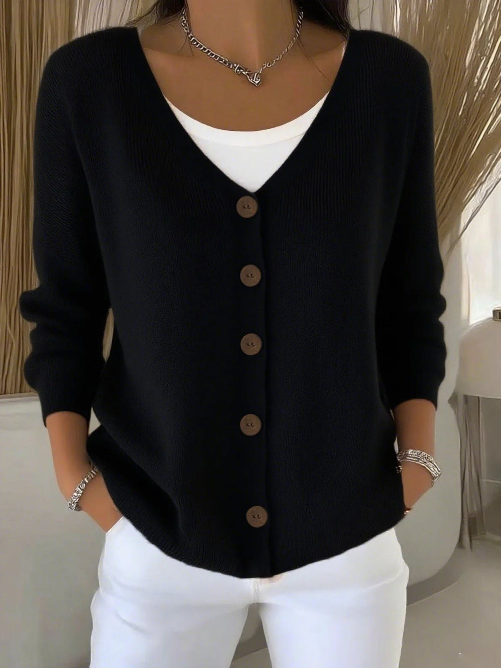 Optimized Product Title: Olivia™ Langarm V-Ausschnitt Pullover mit Knöpfen – Eleganter Damenpullover für Herbst/Winter

This title includes relevant keywords for better visibility in Google Shopping while maintaining clarity and appeal.