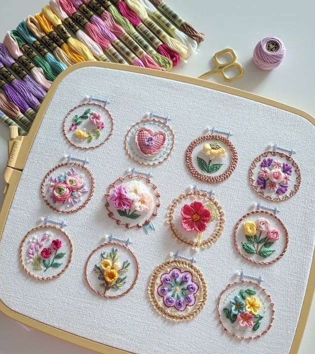 Blumen-Stickerei-Starter-Set – 12 Motive, Komplett Ausgestattet für Einsteiger | Hochwertige Stickmaterialien & Anleitung