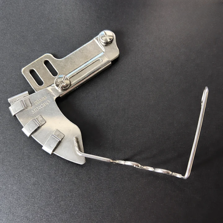Optimized Product Title: "Doppelfalt Einfassband Aufsatz – Präzise Kantenverarbeitung für perfekte Nähte" 

This title includes relevant keywords while maintaining clarity and appeal for potential buyers.