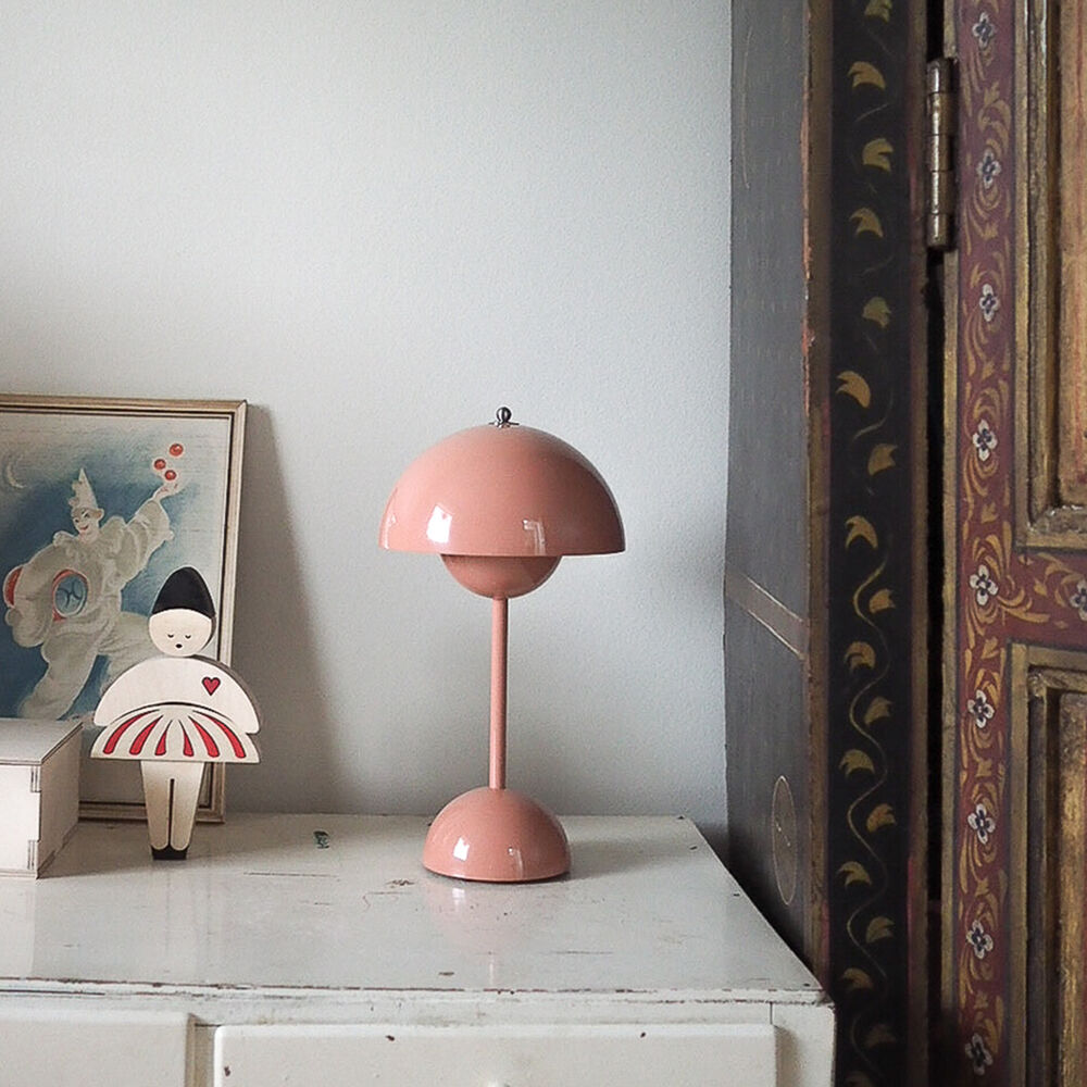 MoonGlow LED table lamp in pink