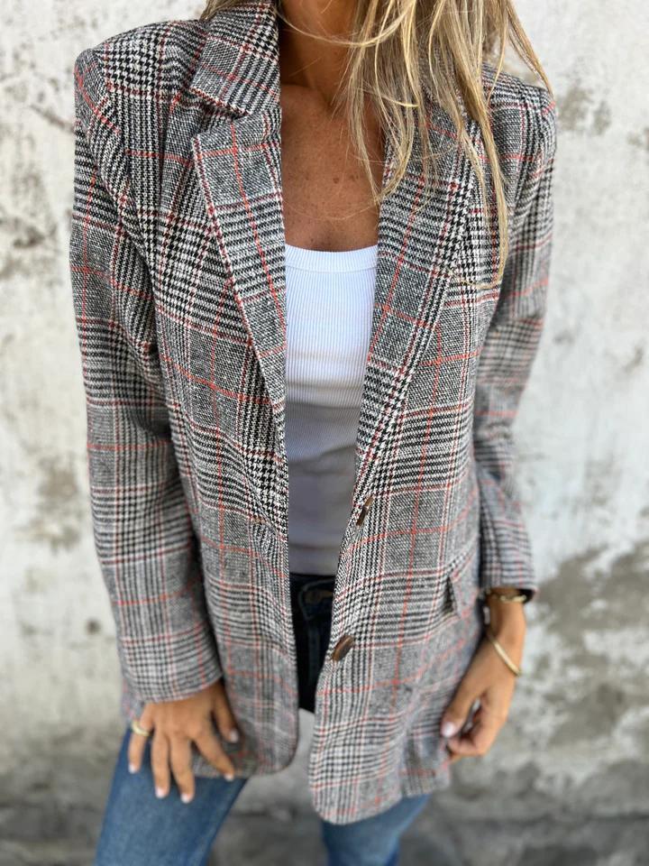 Optimized Product Title: "Vittoria Casual Checkered Blazer with Lapels - Stylish Women's Outerwear" 

This title includes relevant keywords while maintaining clarity and appeal for potential shoppers.