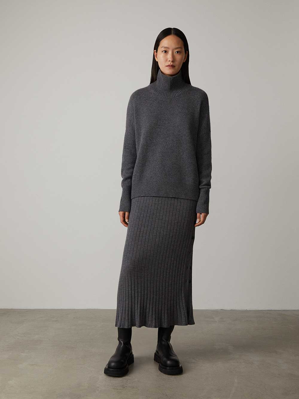 Luxurious cashmere roll-neck jumper for women – Amira Autumn Magic Edition - 9