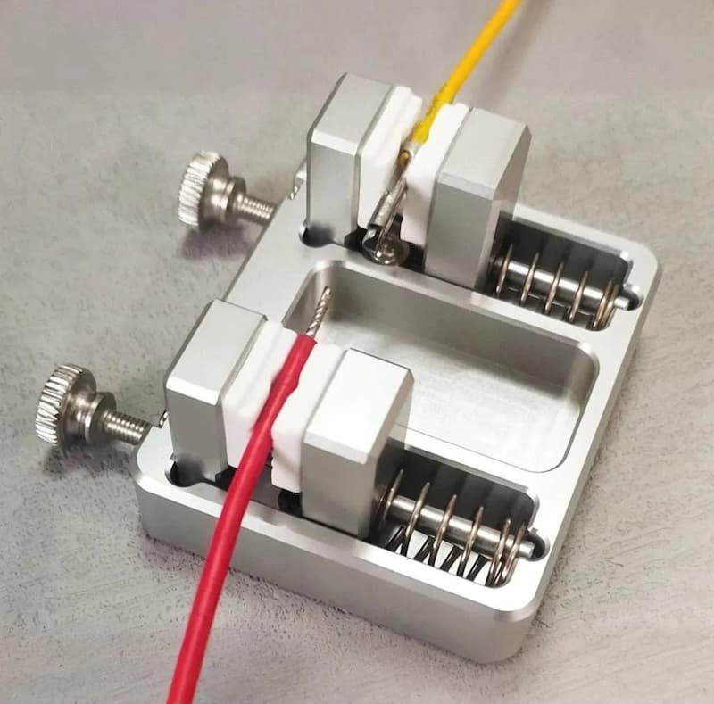 Enhanced Product Title: "Löt-Halteklammer – Professionelle Bauteilfixierung für sicheres Löten | Ideal für Elektronikprojekte" 

This optimized title includes relevant keywords while maintaining clarity and appeal for potential customers.