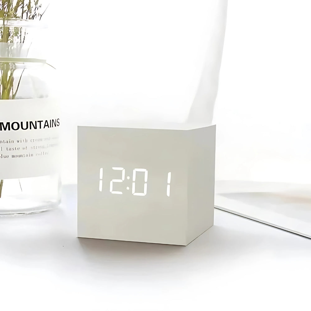 Digital LED Cube Alarm Clock – Temperature Display, 5×5×5cm & USB or AAA Power