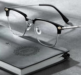 Enhanced Product Title: "Blaulichtfilter-Brille mit integrierter Lesehilfe – Optimale Augenentlastung für Bildschirmarbeit" 

This title includes relevant keywords and provides more context about the product's benefits, which can help improve visibility a