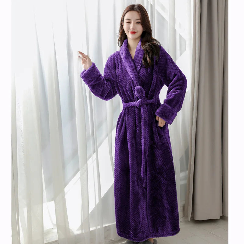 Enhanced Product Title: "Langer Flausch-Bademantel – Ultraweicher, warmer, bodenlanger Bademantel für ultimativen Komfort" 

This title includes keywords that potential customers might search for while maintaining clarity and appeal.