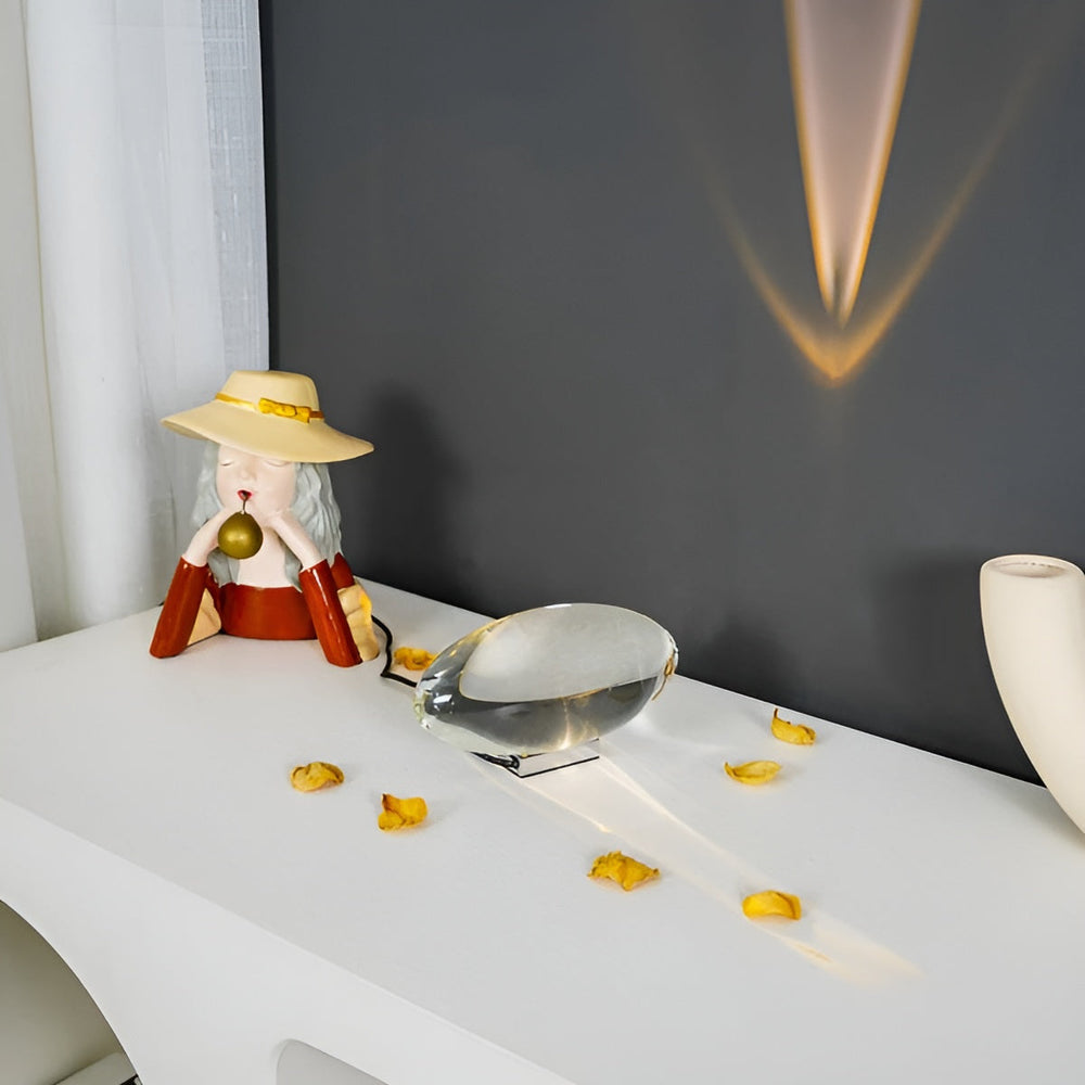 Optimized Product Title: "Ovale Tischlampe mit Warmem Stimmungslicht – Elegante Beleuchtung für Wohnzimmer & Schlafzimmer" 

This title includes relevant keywords while also providing additional context about the lamp's use and style, making it more appea