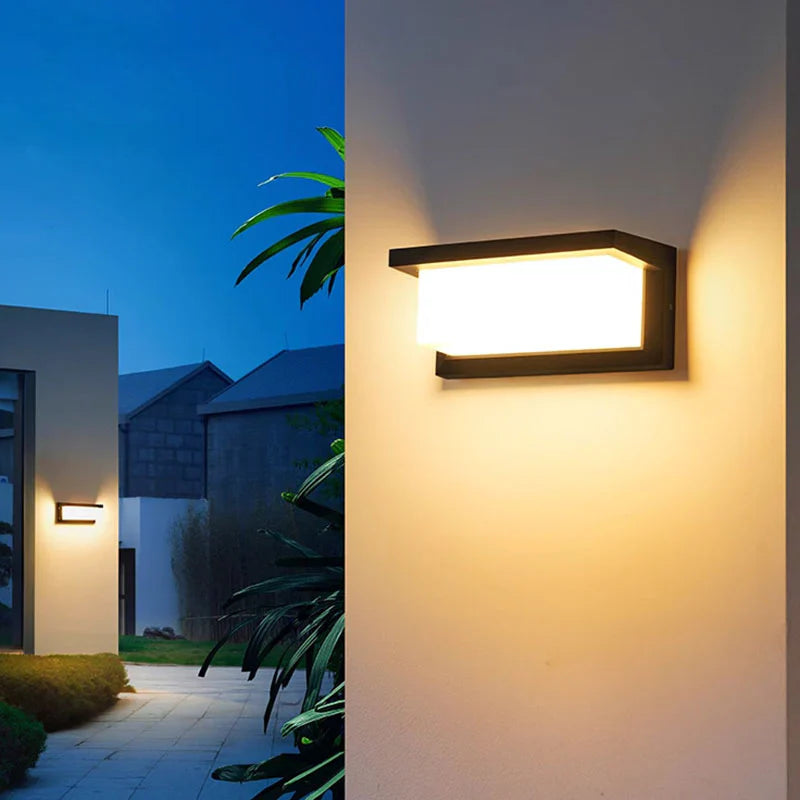 Optimized Product Title:  
"Wetterfeste 20W Außen-LED-Wandleuchte mit Bewegungsmelder – Energiesparend & Langlebig für Sicherheit im Freien"  

This title includes relevant keywords while providing additional details that may attract potential buyers.