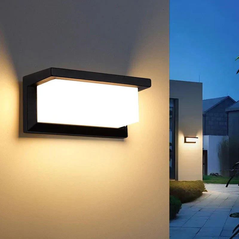 Optimized Product Title:  
"Wetterfeste 20W Außen-LED-Wandleuchte mit Bewegungsmelder – Energiesparend & Langlebig für Sicherheit im Freien"  

This title includes relevant keywords while providing additional details that may attract potential buyers.