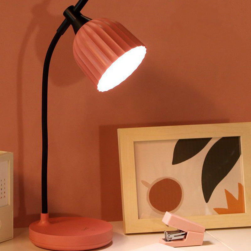 Optimized Product Title: "Verstellbare LED-Schreibtischlampe mit Touch-Dimmer - Energiesparende, Moderne Tischlampe für Home Office und Studium" 

This title includes relevant keywords and highlights features that may attract potential buyers.