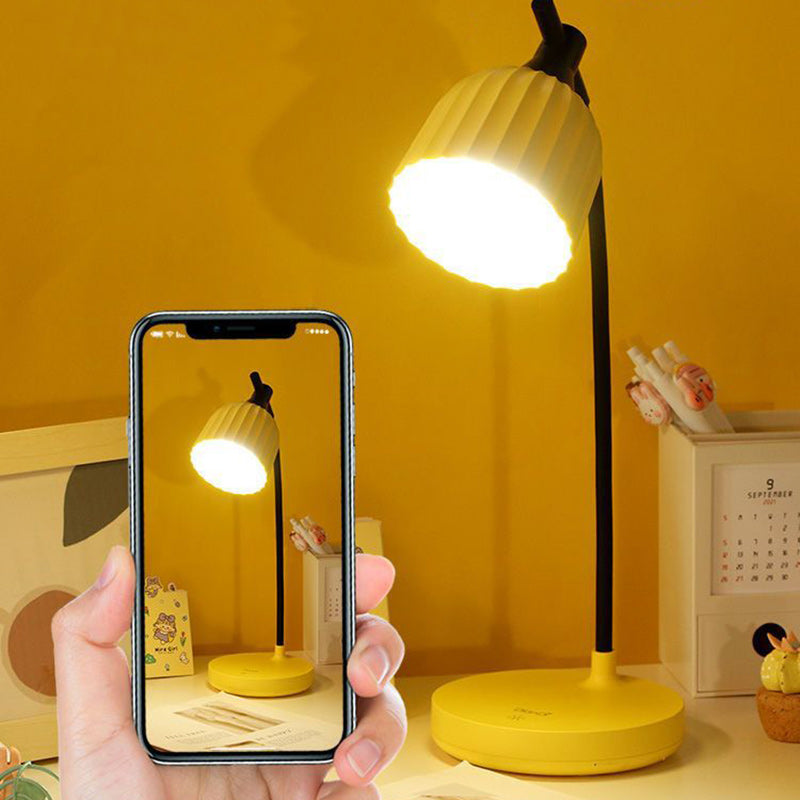 Optimized Product Title: "Verstellbare LED-Schreibtischlampe mit Touch-Dimmer - Energiesparende, Moderne Tischlampe für Home Office und Studium" 

This title includes relevant keywords and highlights features that may attract potential buyers.
