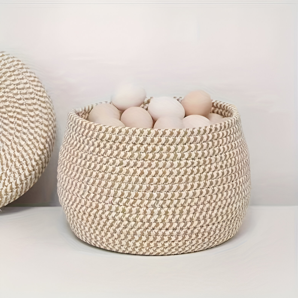 Enhanced Product Title: **Boho Rund Design Gewebter Aufbewahrungskorb mit Deckel – Stilvoller Korb für Ordnung und Dekoration** 

This title includes relevant keywords for better visibility while maintaining clarity and appeal for potential buyers.
