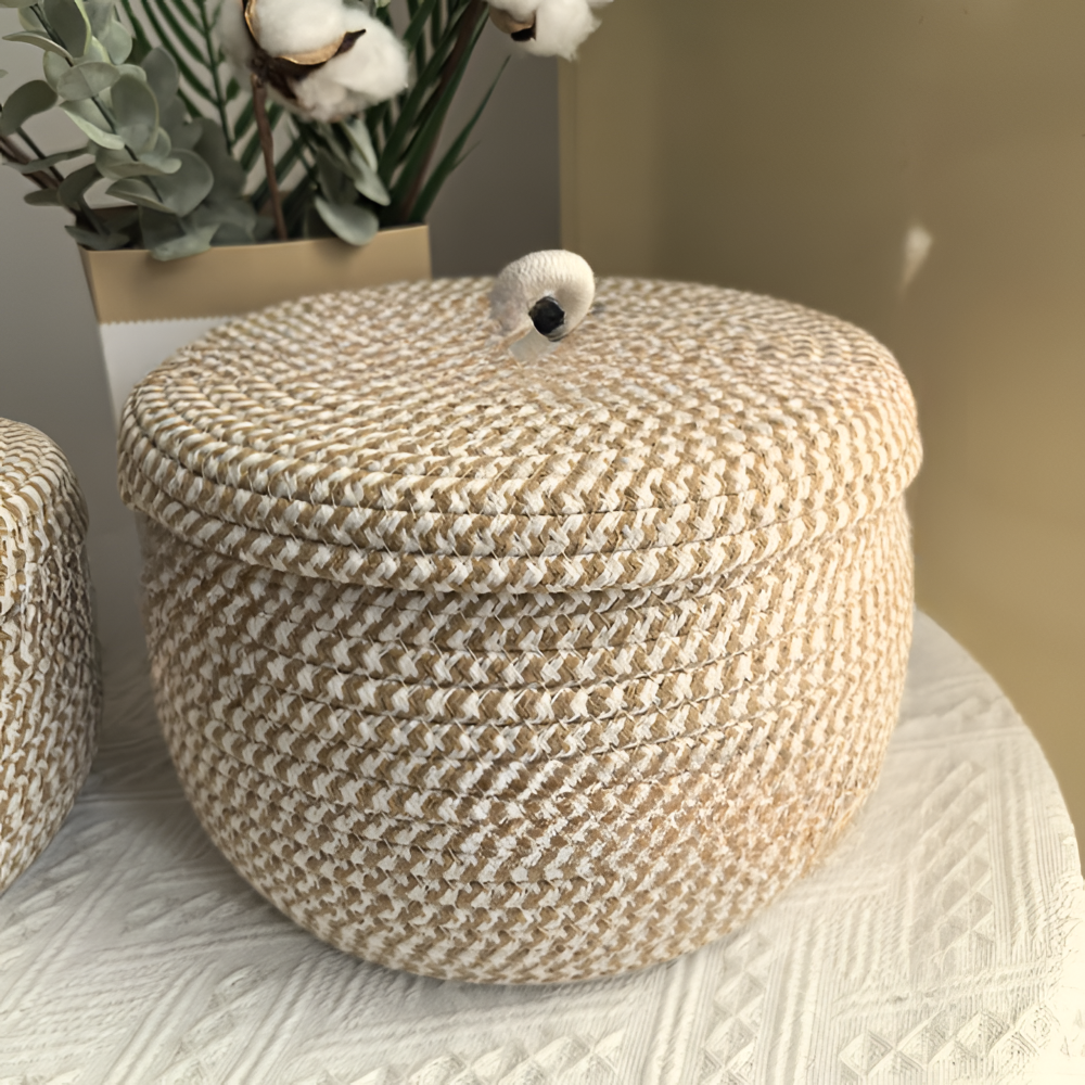 Enhanced Product Title: **Boho Rund Design Gewebter Aufbewahrungskorb mit Deckel – Stilvoller Korb für Ordnung und Dekoration** 

This title includes relevant keywords for better visibility while maintaining clarity and appeal for potential buyers.