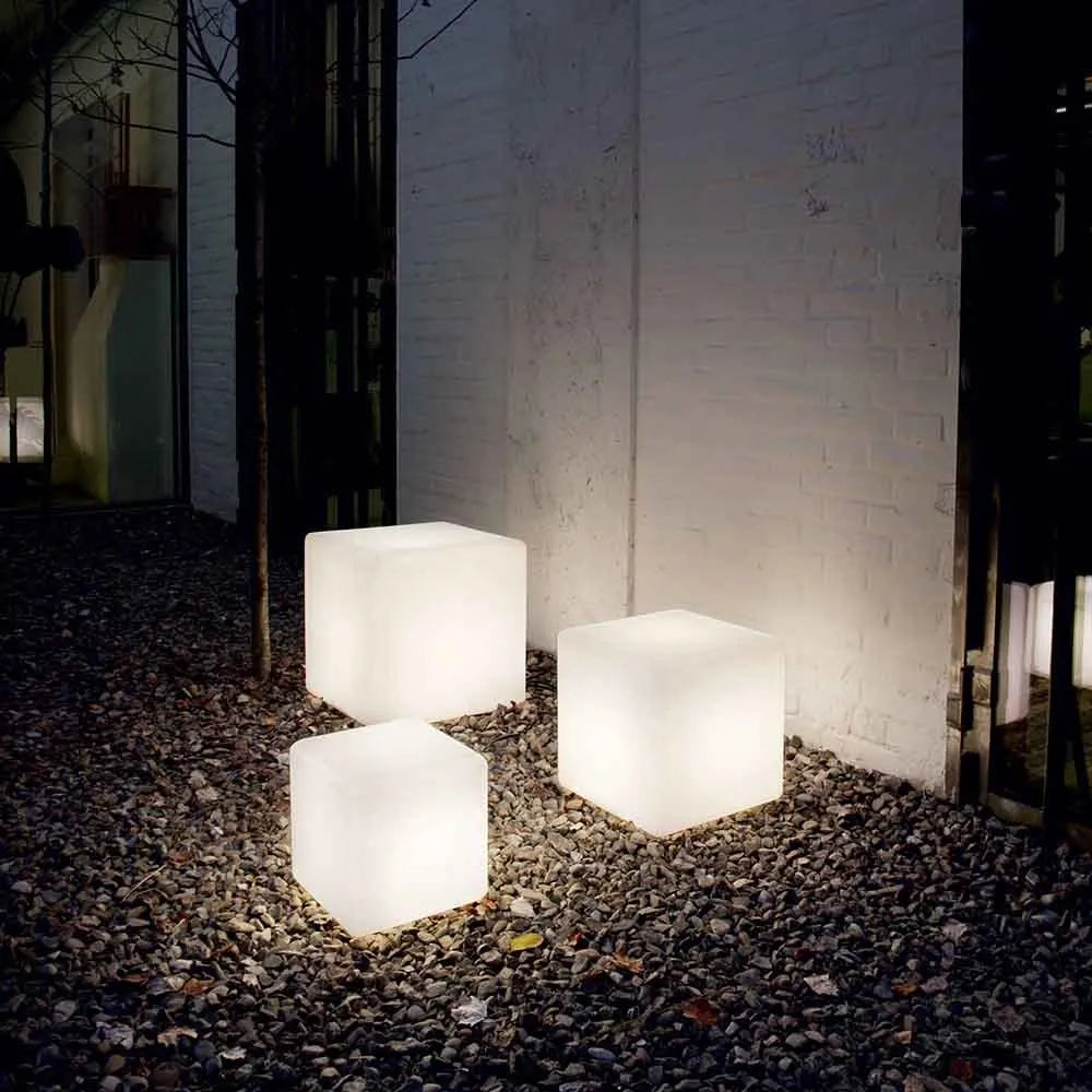 Optimized Product Title: "Fernbedienbare LED-Würfelleuchte für Garten & Terrasse – Stilvolle Außenbeleuchtung für entspannte Abende" 

This title includes relevant keywords while enhancing the appeal and clarity of the product.