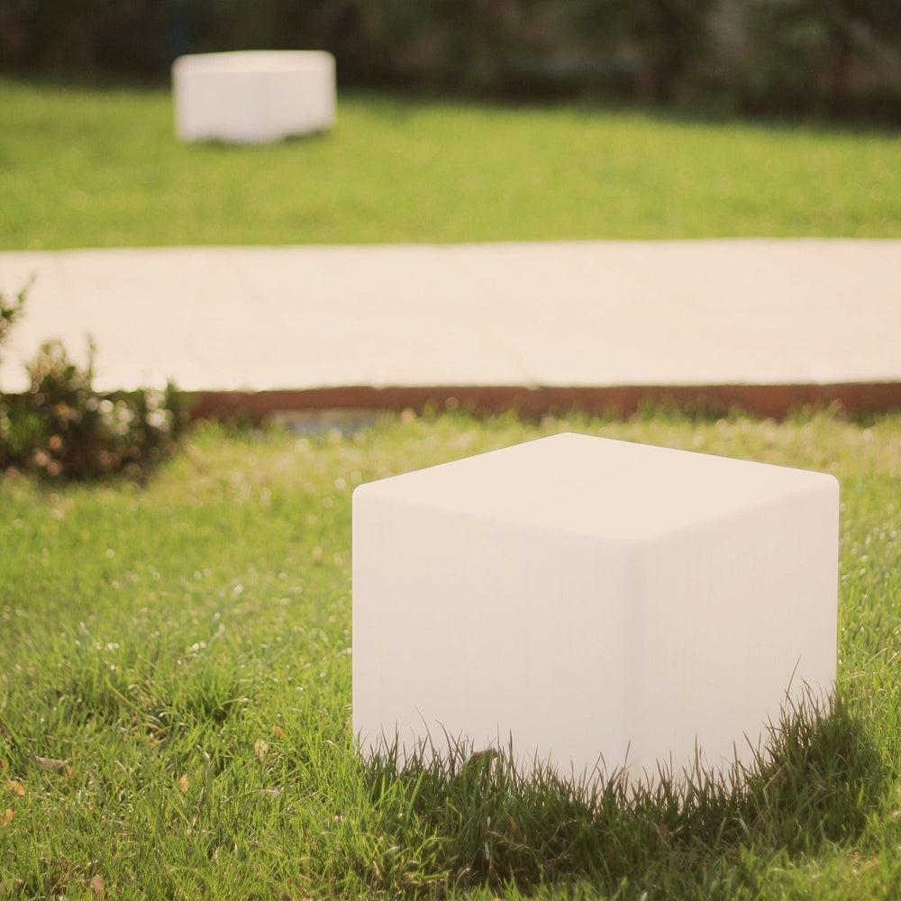Optimized Product Title: "Fernbedienbare LED-Würfelleuchte für Garten & Terrasse – Stilvolle Außenbeleuchtung für entspannte Abende" 

This title includes relevant keywords while enhancing the appeal and clarity of the product.