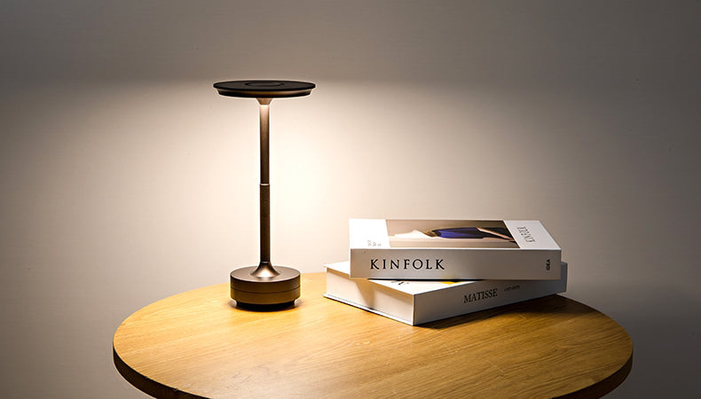 Optimized Product Title:  
Kabellose LED-Tischlampe mit Touch-Dimmer – Aluminium, IP44, Tragbare Nachtlampe für Innen und Außen, Energiesparend, Modernes Design  

This title includes relevant keywords while maintaining clarity and appeal for potential cu