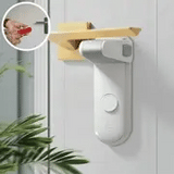 Enhanced Product Title: "Schnelle Kindersicherung – Bohrfreie, selbstklebende Lösung für sichere Zuhause" 

This title includes relevant keywords while emphasizing the product's key features and benefits, making it more appealing for Google Shopping.
