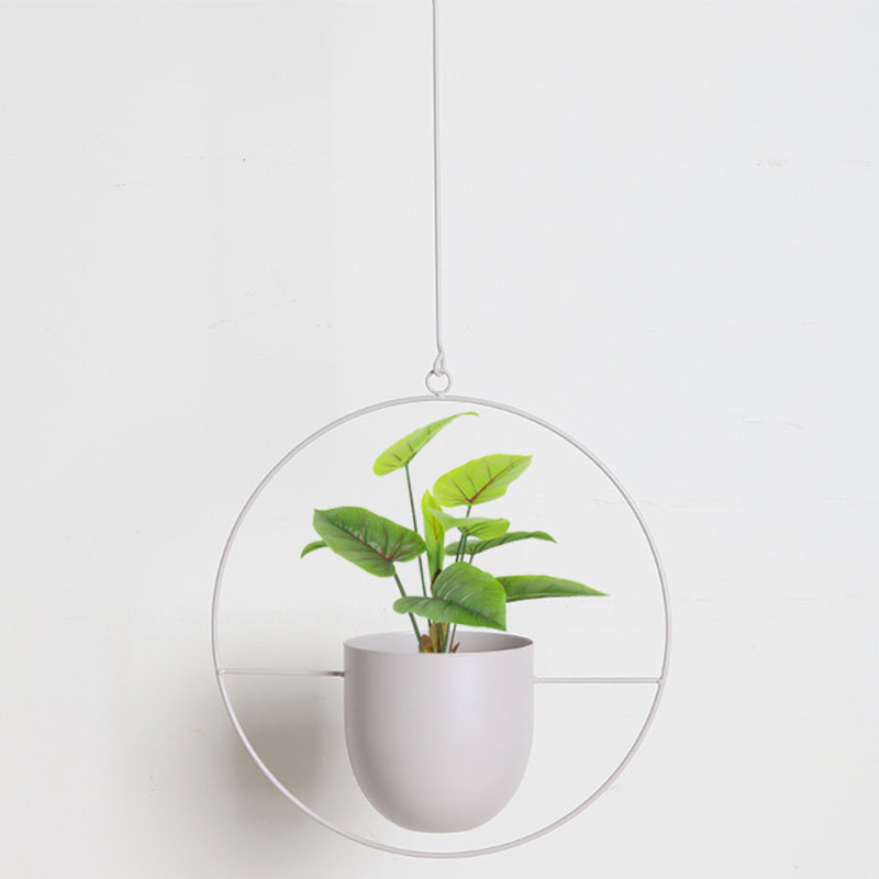 Optimized Product Title: "Moderner Hängeblumentopf aus hochwertigem Material – Stilvoller Pflanzenbehälter für Innen- und Außenbereich" 

This title includes relevant keywords and highlights the product's features, making it more appealing for Google Shop