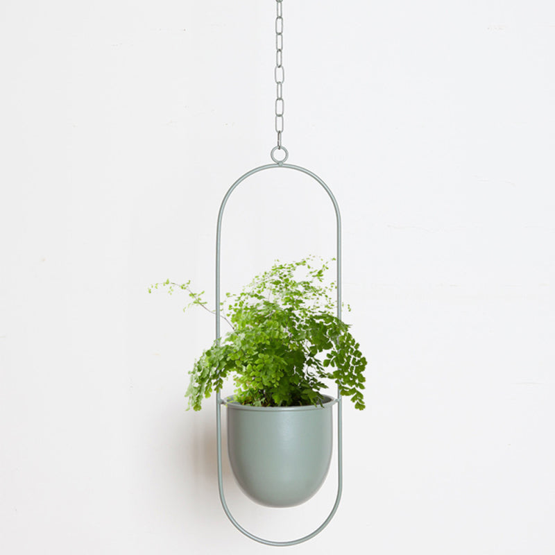 Optimized Product Title: "Moderner Hängeblumentopf aus hochwertigem Material – Stilvoller Pflanzenbehälter für Innen- und Außenbereich" 

This title includes relevant keywords and highlights the product's features, making it more appealing for Google Shop