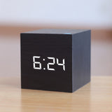 Optimized Product Title: "Digitaler LED-Wecker mit Temperaturanzeige und Alarmfunktion – Modernes Design für Schlafzimmer und Büro" 

This title includes relevant keywords while providing additional details to attract potential buyers.