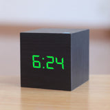 Optimized Product Title: "Digitaler LED-Wecker mit Temperaturanzeige und Alarmfunktion – Modernes Design für Schlafzimmer und Büro" 

This title includes relevant keywords while providing additional details to attract potential buyers.