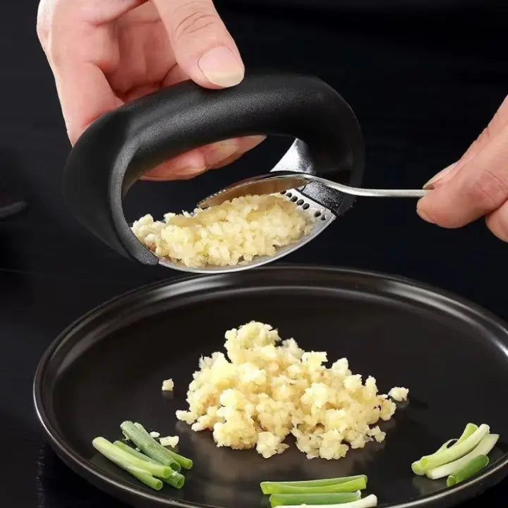 Optimized Product Title: "Edelstahl Knoblauchpresse - Hochwertige Knoblauchpresse aus rostfreiem Edelstahl für müheloses Zerkleinern von Knoblauch" 

This title includes relevant keywords while providing additional details that may attract potential buyer