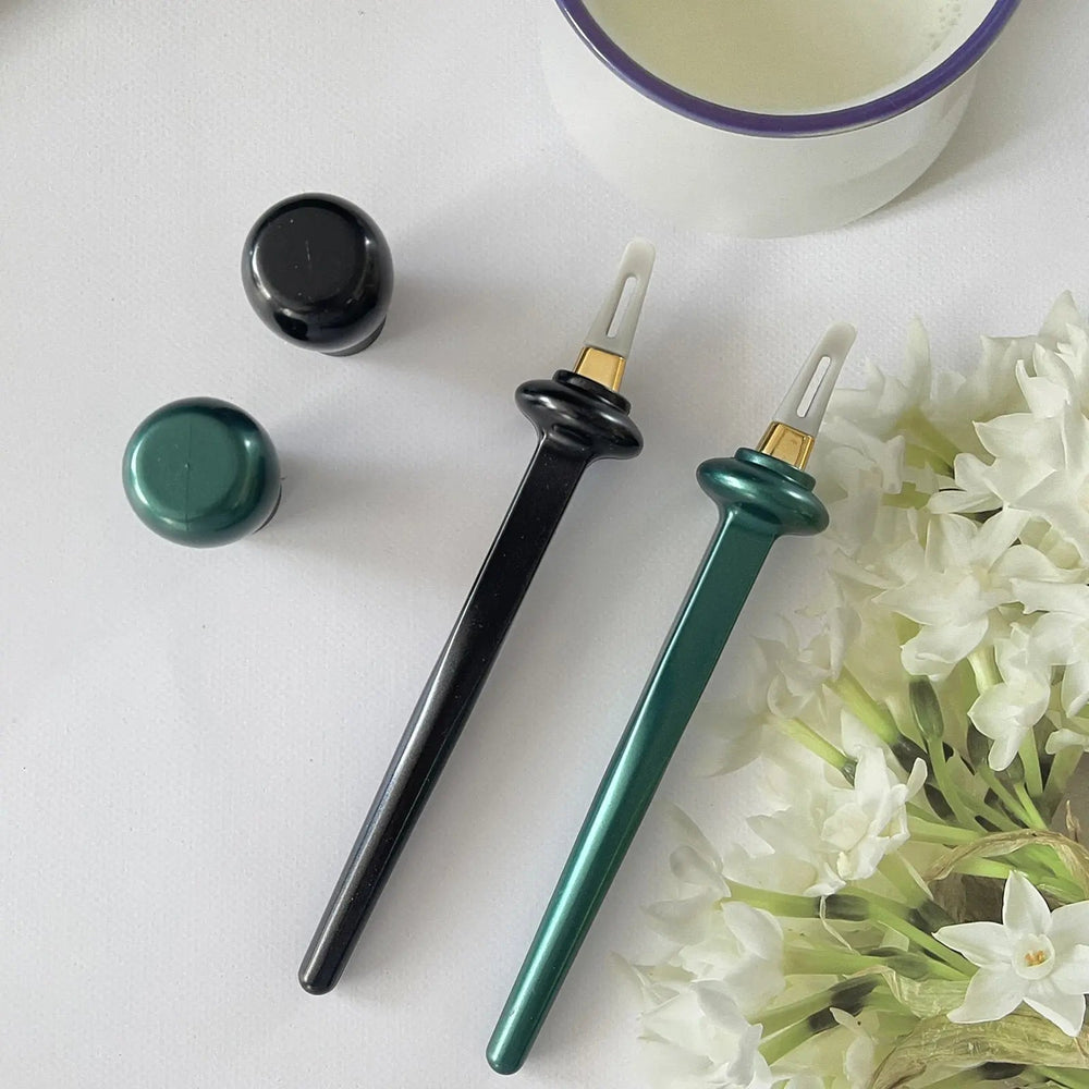 Ergonomic Eyeliner Set with Waterproof Gel - Precision Tool Included for Flawless Application