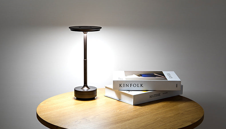 Optimized Product Title:  
Kabellose LED-Tischlampe mit Touch-Dimmer – Aluminium, IP44, Tragbare Nachtlampe für Innen und Außen, Energiesparend, Modernes Design  

This title includes relevant keywords while maintaining clarity and appeal for potential cu