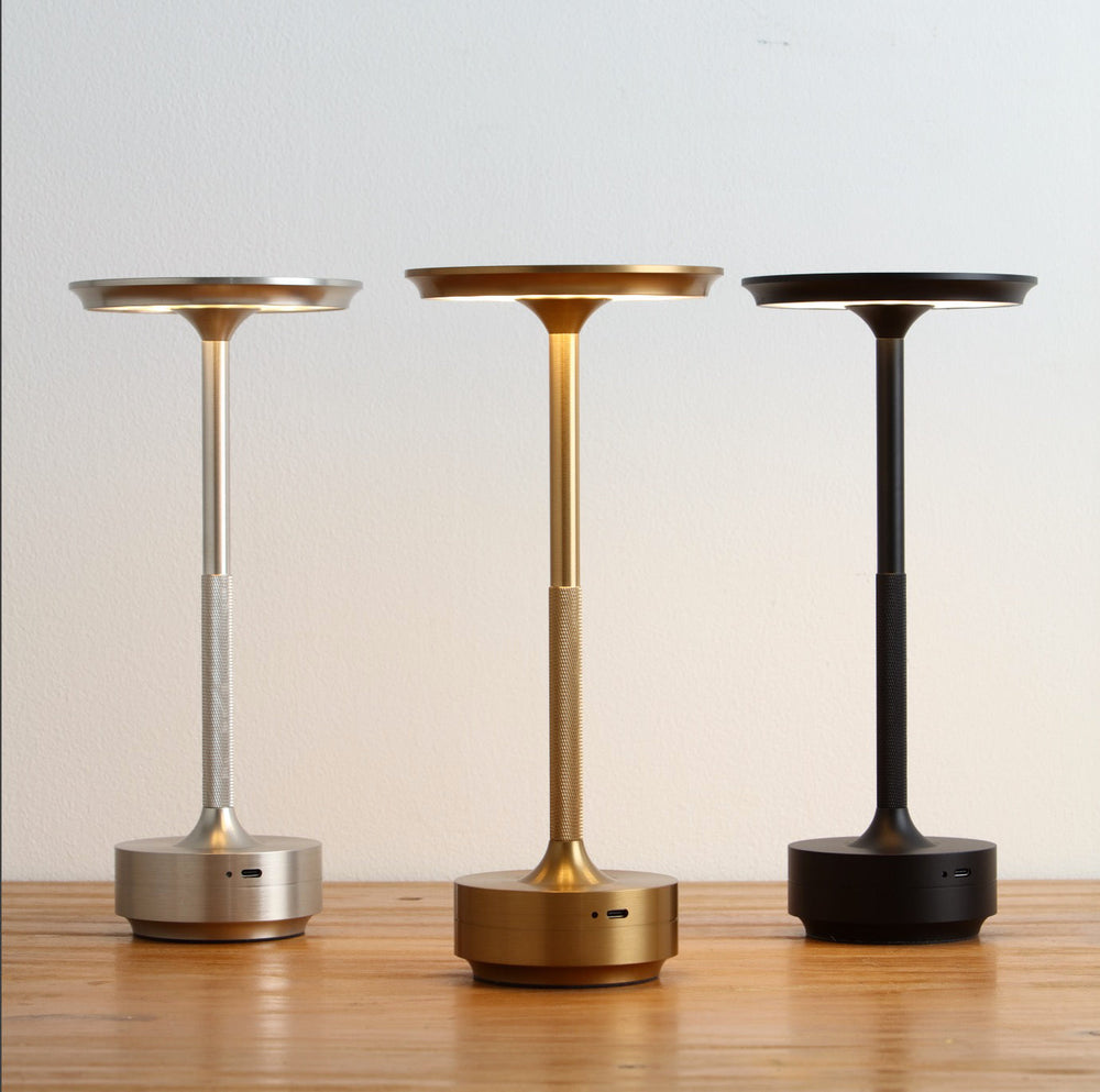 Optimized Product Title:  
Kabellose LED-Tischlampe mit Touch-Dimmer – Aluminium, IP44, Tragbare Nachtlampe für Innen und Außen, Energiesparend, Modernes Design  

This title includes relevant keywords while maintaining clarity and appeal for potential cu