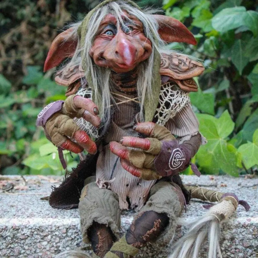 Resin Garden Gnome Statue – Weatherproof, Detailed Design & 12cm