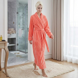 Enhanced Product Title: "Langer Flausch-Bademantel – Ultraweicher, warmer, bodenlanger Bademantel für ultimativen Komfort" 

This title includes keywords that potential customers might search for while maintaining clarity and appeal.