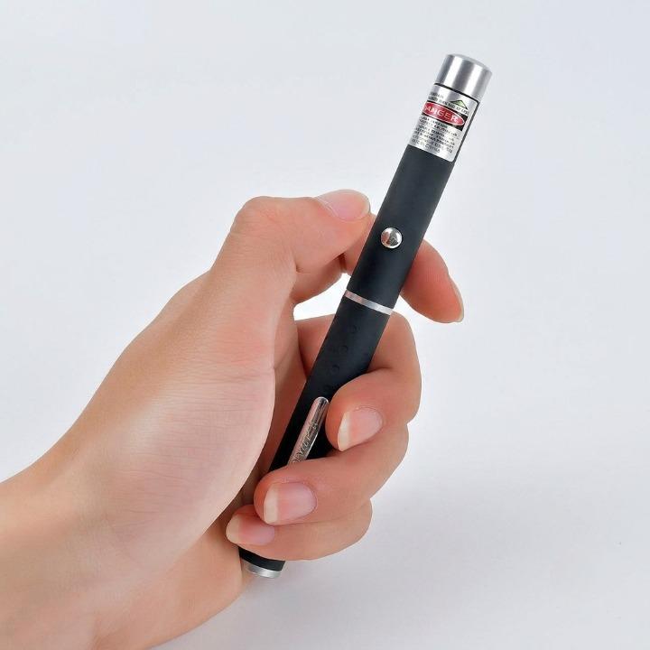Adjustable Laser Pointer – 1000m Range, 1-5mW Power, Metal Body & Red/Green/Purple