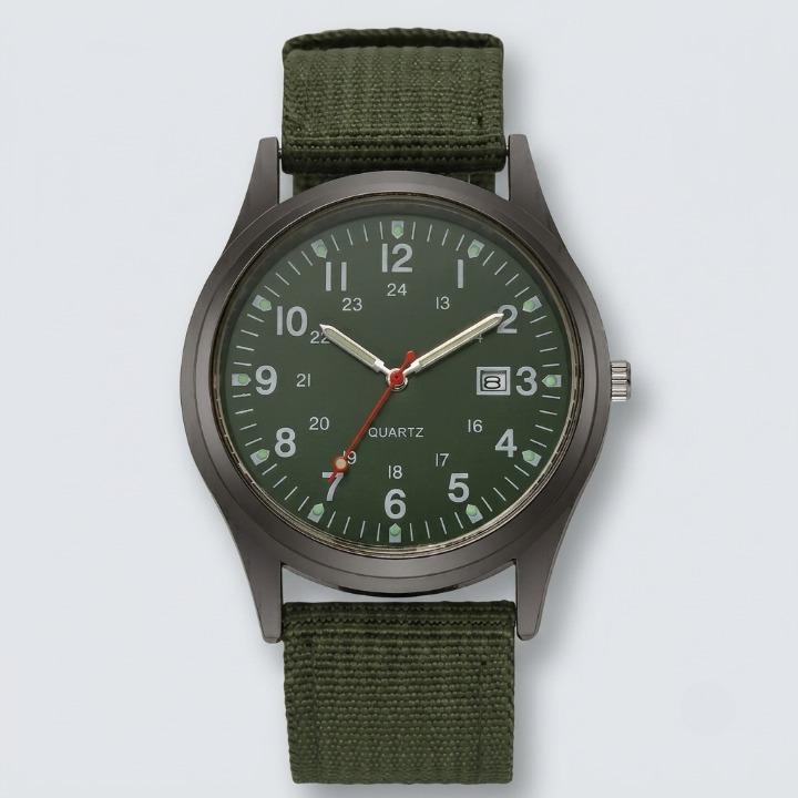 Enhanced Product Title: "Militärische Uhr mit strapazierfähigem Nylonarmband – Wasserfest, stoßfest & mit leuchtenden Zeigern für optimale Sichtbarkeit" 

This title includes relevant keywords while providing more detail about the product's features, enha