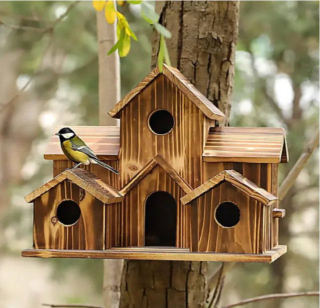 Optimized Product Title: "Geräumiges Hängendes Vogelhaus für Garten – Wetterfestes Design, Ideal für Wildvögel, Einfache Montage" 

This title includes relevant keywords, highlights the product's features, and targets potential buyers effectively.