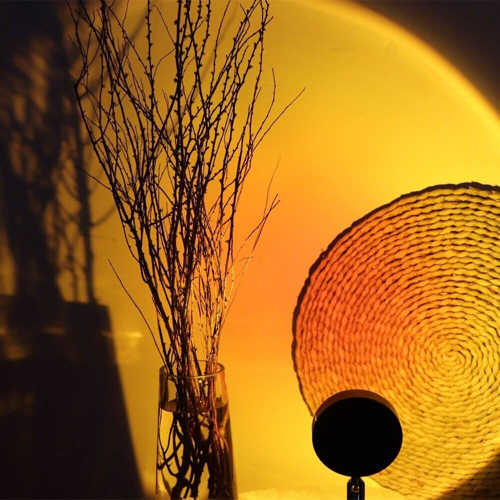 Optimized Product Title: **Sonnenuntergangs-Projektionslampe mit 16 Farben und 180° drehbarem Kopf – Stimmungsvolle LED-Lampe für Schlafzimmer und Wohnzimmer** 

This title includes relevant keywords while also providing additional context to enhance sear
