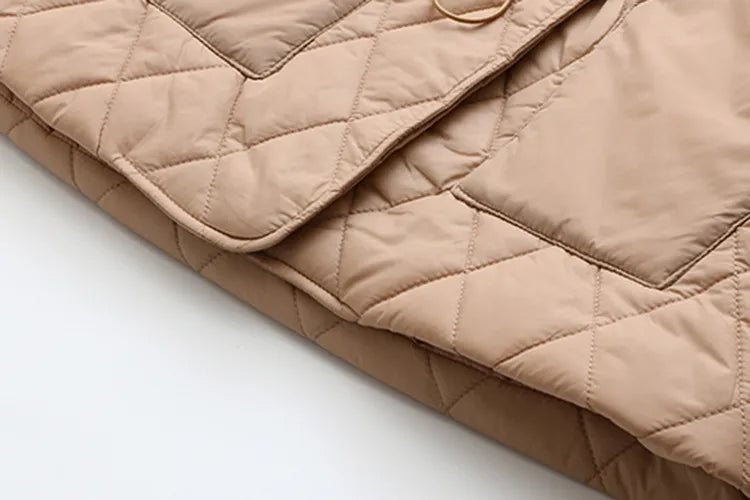Plus Size Padded Jacket with Autumn Leaves Pattern – Stylish & Cozy Outerwear