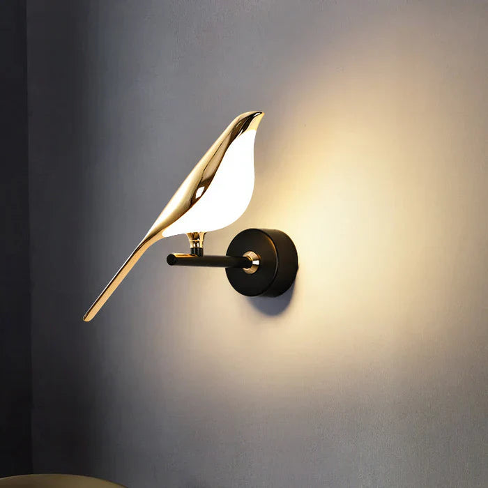 Optimized Product Title: "Vogel Tischleuchte mit Eleganter Gold-Skulptur – Stilvolle Beleuchtung für Ihr Zuhause" 

This title includes relevant keywords for better visibility while highlighting the product's unique features and appeal.