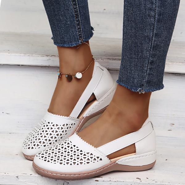 Lena – Orthopedic Cutout Slippers