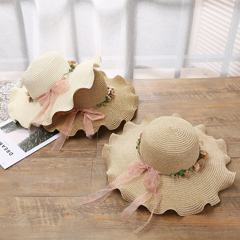 Optimized Product Title: "Damen Sommerhut mit Blütendekoration – Stylischer UV-Schutz für Strand und Garten" 

This title includes relevant keywords while emphasizing the product's features and benefits, making it more appealing for Google Shopping.