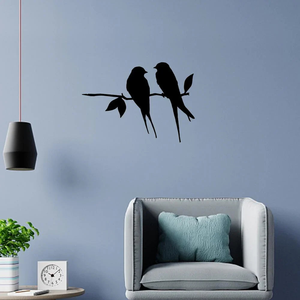 Enhanced Product Title: "Metall Vogel Silhouette – Elegante Wand- und Gartendekoration für Innen und Außen" 

This title includes keywords that potential customers might search for while also emphasizing the product's decorative use in both indoor and out