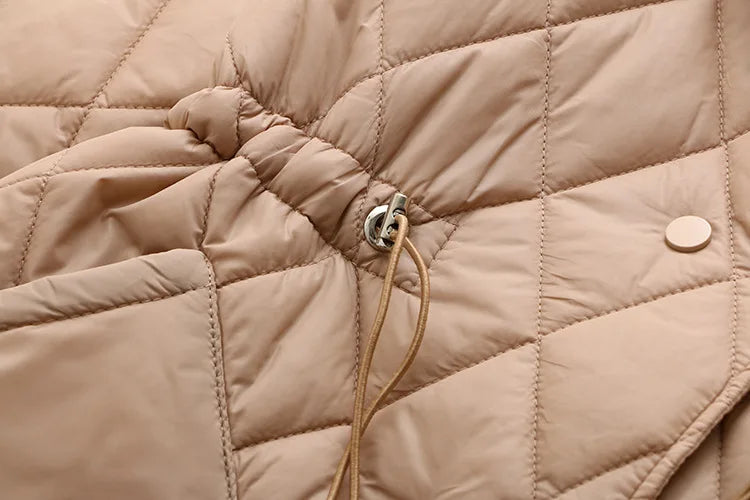 Plus Size Padded Jacket with Autumn Leaves Pattern – Stylish & Cozy Outerwear