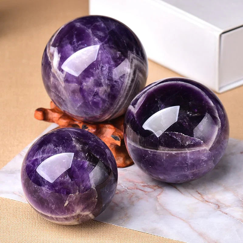 Enhanced Product Title: "Polierte Natürliche Amethyst-Kugel – Dekorative Edelsteinkugel für Home & Wellness" 

This title includes relevant keywords while maintaining clarity and appeal for potential buyers.