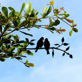 Enhanced Product Title: "Metall Vogel Silhouette – Elegante Wand- und Gartendekoration für Innen und Außen" 

This title includes keywords that potential customers might search for while also emphasizing the product's decorative use in both indoor and out
