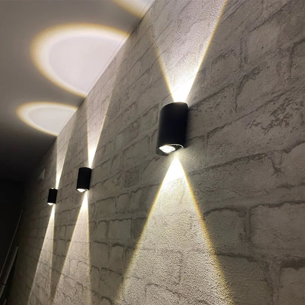 Optimized Product Title: "Innen-LED-Wandleuchte mit Auf-Ab-Licht – Warmweiß, Energiesparend, Modernes Design für Wohnräume" 

This title includes relevant keywords while highlighting key features and benefits to improve visibility and appeal on Google Sho